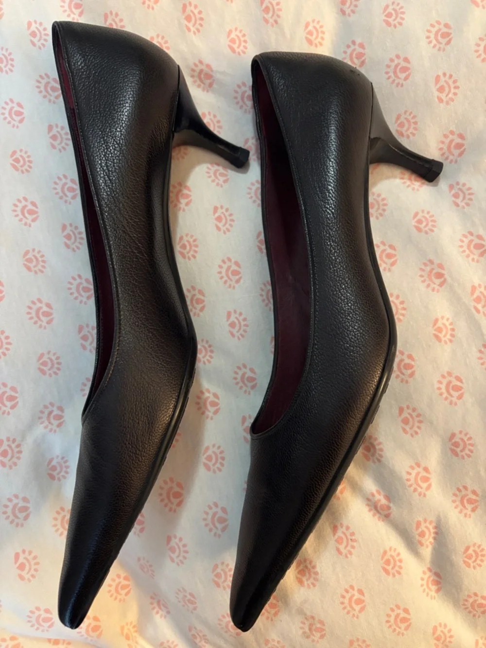 Gucci Dark Brown/Black Pointed Leather Pumps with Burgundy Insole - Picture 4 of 8